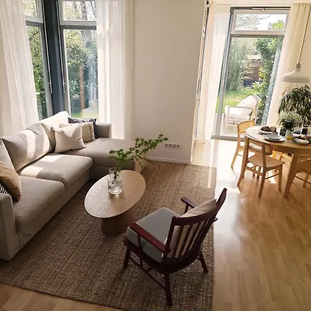 Stilvolle Mit Terrasse Im Gruenen Apartment