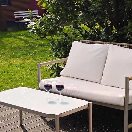 Stilvolle Mit Terrasse Im Gruenen Apartment