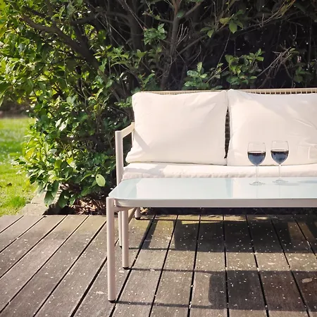 Stilvolle Mit Terrasse Im Gruenen *