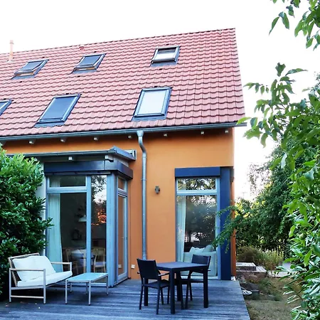 Stilvolle Mit Terrasse Im Gruenen